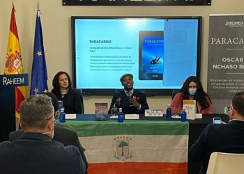 SPAIN: Paraca!das - Author Oscar Nchaso Presents His Book