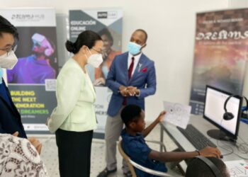 Equatorial Guinea: Chinese Ambassador, Qi Mei, Visits Dreams Hub, AfriLabs member.