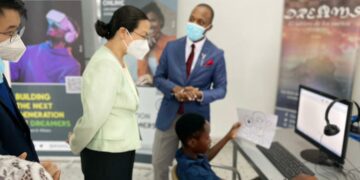 Equatorial Guinea: Chinese Ambassador, Qi Mei, Visits Dreams Hub, AfriLabs member.
