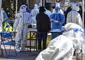 Covid-19: China deploys army to Shanghai