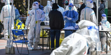 Covid-19: China deploys army to Shanghai