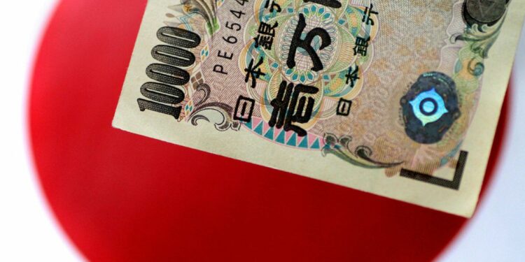 Economy: Yen's fall pressures Japan's companies, consumers