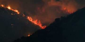 Spain: Valencia Wildfire Rages on as Fire Crew Brush Death