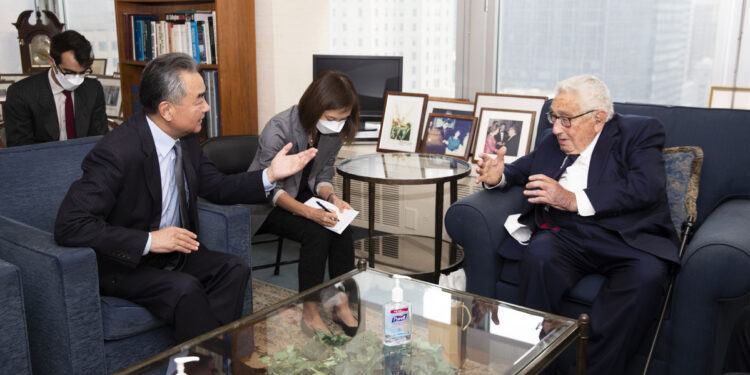 Wang Yi, Kissinger discuss bilateral ties, Taiwan question at New York meeting