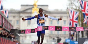 London Marathon 2023: Kelvin Kiptum and Sifan Hassan win with superb runs
