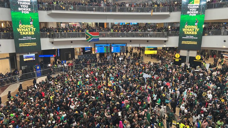 Thousands greet world champions South Africa