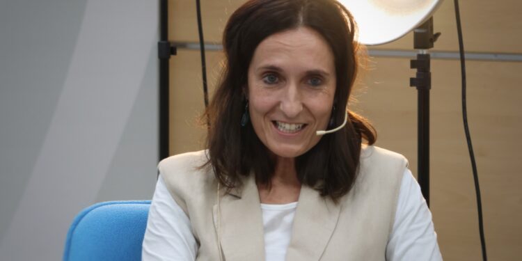 Spain: Patricia Campos Takes Readers on an Inspirational Flight with 'Una habitació als núvols' at 'Onda va de llibres'"