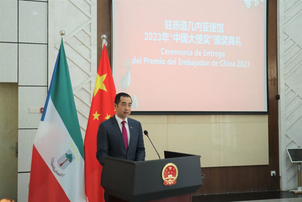 Celebrating Student Excellence: Chinese Chargé d'Affaires Awards 47 Students in Malabo, Equatorial Guinea