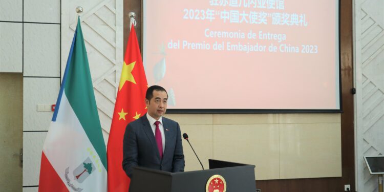 Celebrating Student Excellence: Chinese Chargé d'Affaires Awards 47 Students in Malabo, Equatorial Guinea