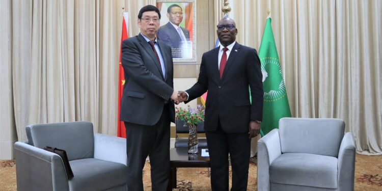 Cementing Ties: Chinese Ambassador Wang Wengang Presents Credentials in Equatorial Guinea within 72 Hours