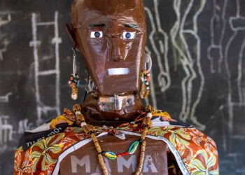 Central African Republic: a student creates a cultural and ecological robot