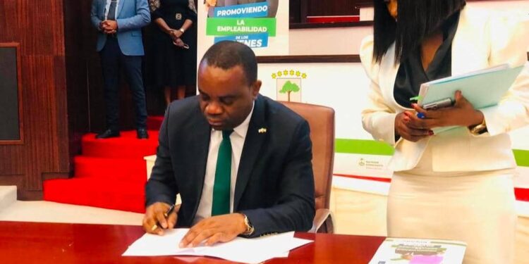 Equatorial Guinea: BANGE Welcomes 15 Young Professionals from the "Impulso Profesional" Program