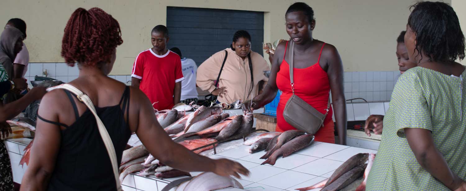 Equatorial Guinea: Ekuku-Bata, a market that transforms lives