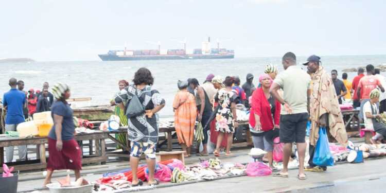 Equatorial Guinea: Ekuku-Bata, a market that transforms lives