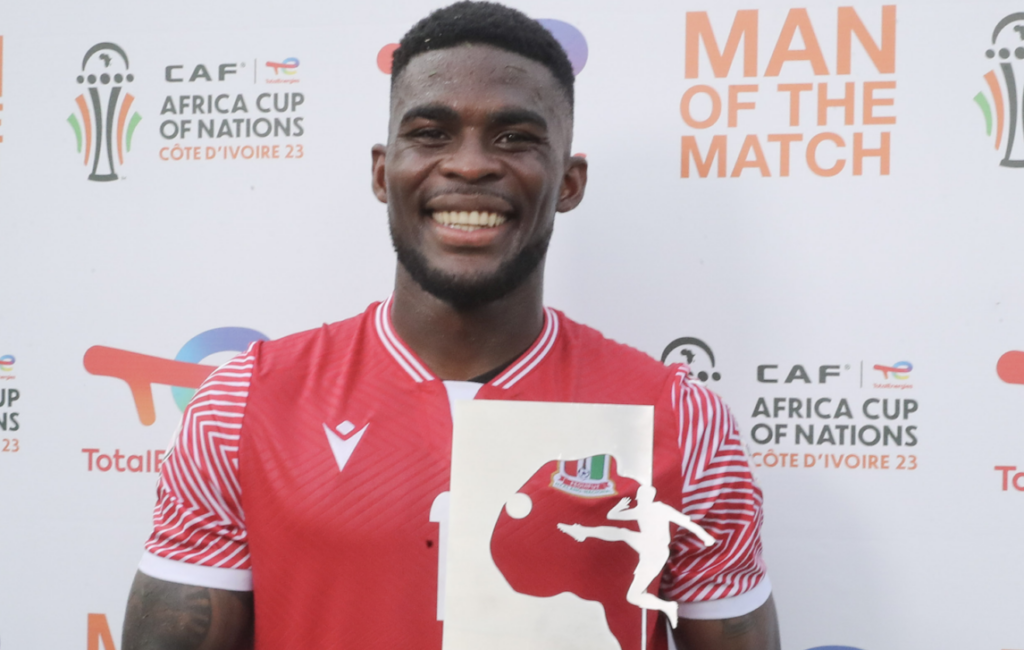 Jesús Owono “steps up” by stepping down…