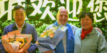 After 26 Years, Chinese Desert Fighter Reunites With American Who Helped Her