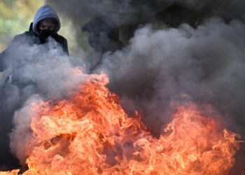 French Student Protests Spread as Riot Police Deploy and Trams Halt