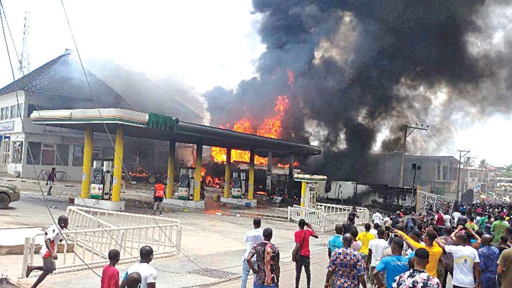 Nigeria: Fire guts NNPC station, 30 cars, buildings in Lagos