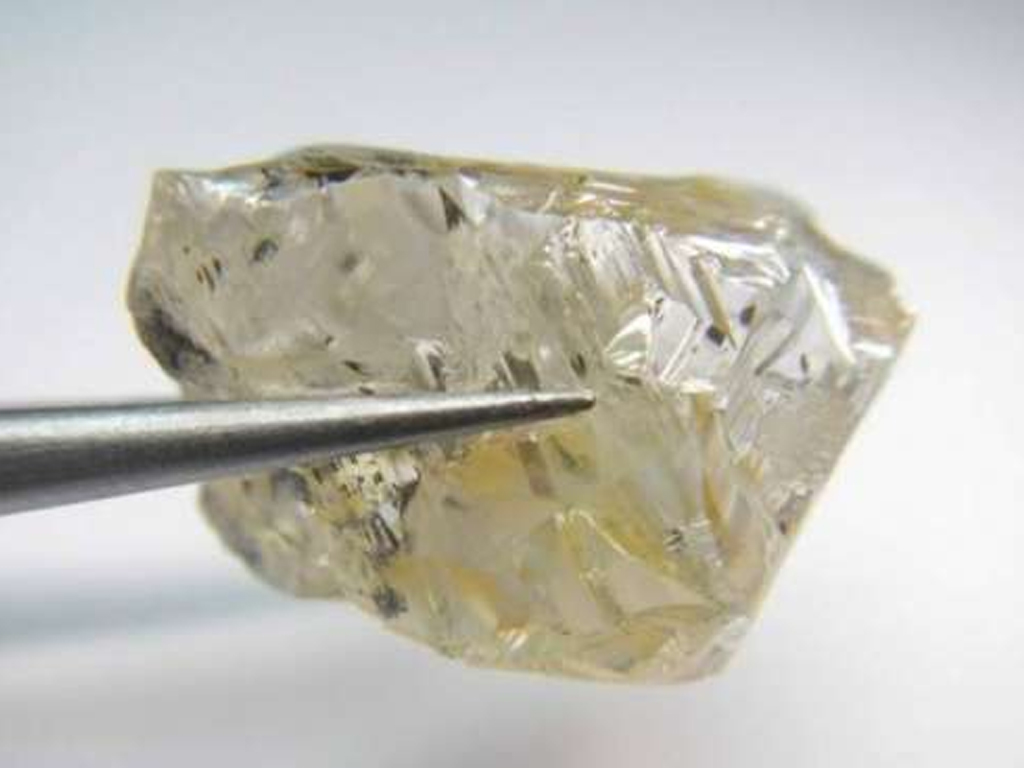 Breaking: Angola discovers 171-carat diamond