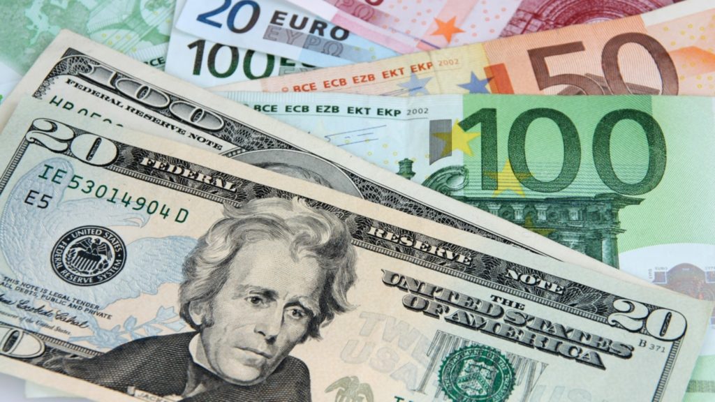 Angolan Currency Continues Depreciating Against Dollar, Euro