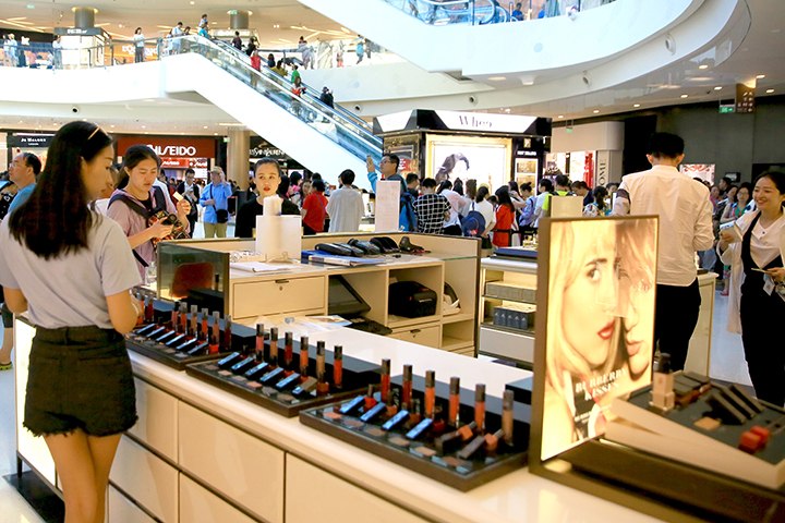 China's duty-free giant reports profit growth