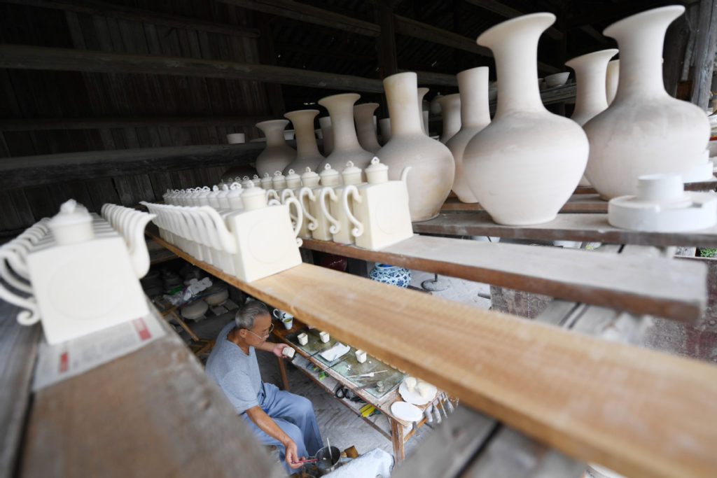 CHINA NEWS: Ceramic capital turns to a modern future