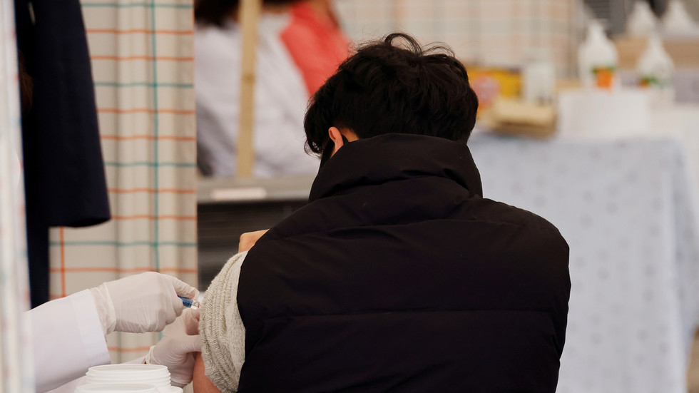 South Korean’s medical association urges govt to suspend flu shot program after 13 people die after receiving jab