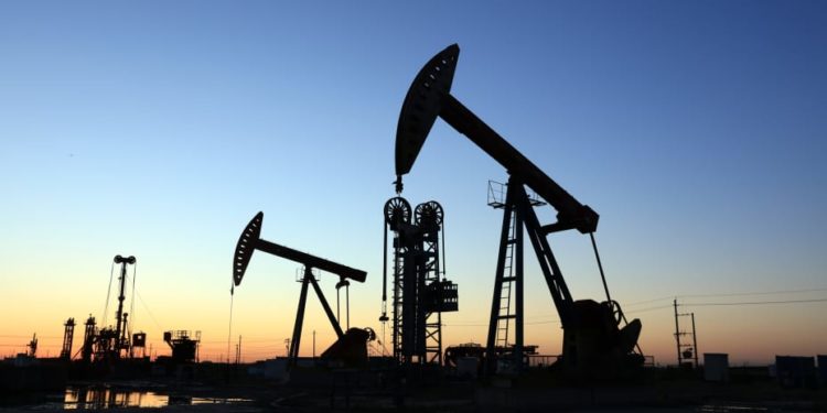 Oil price slide continues as Saudis cut prices to win Asian orders