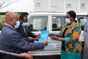South Sudan: AfDB and WHO hand over vehicles to support Covid-19 response