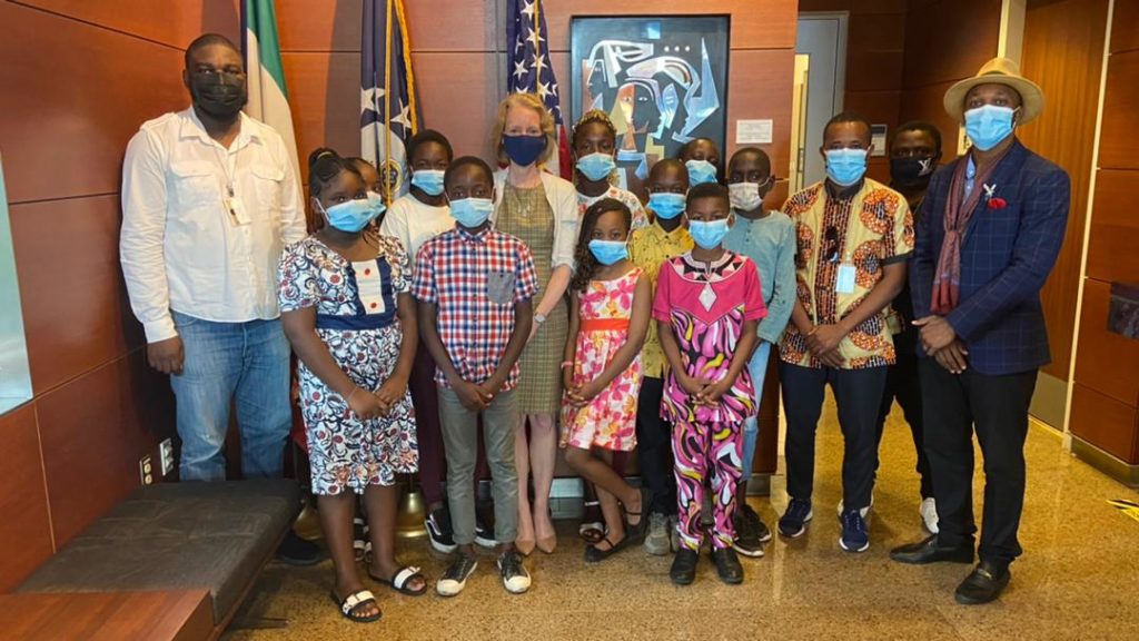 Equatorial Guinea: Dreams Hub visits the US Embassy in Malabo with its ‘Crystal Eggs’