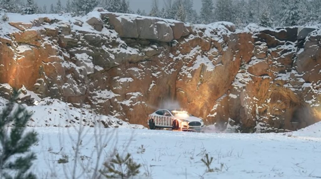 Angry owner blows up his Tesla with 30 kilograms of dynamite