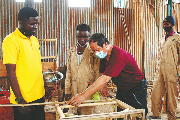 Kigali: Rwandan workers branch out with bamboo crafts