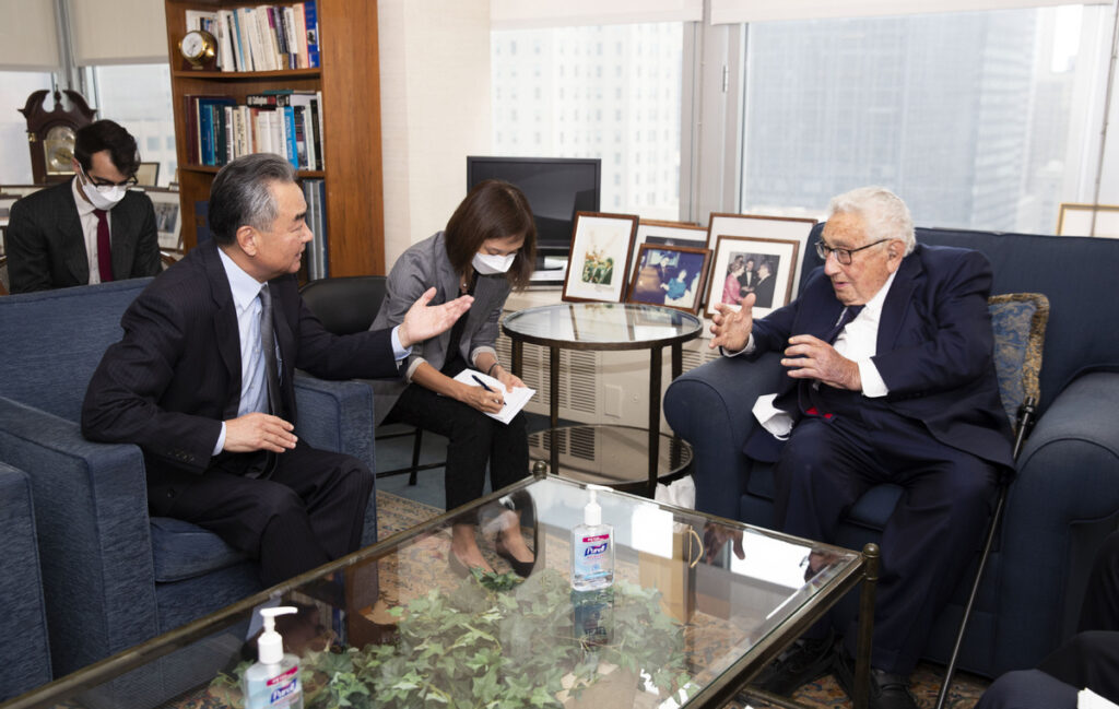 Wang Yi, Kissinger discuss bilateral ties, Taiwan question at New York meeting