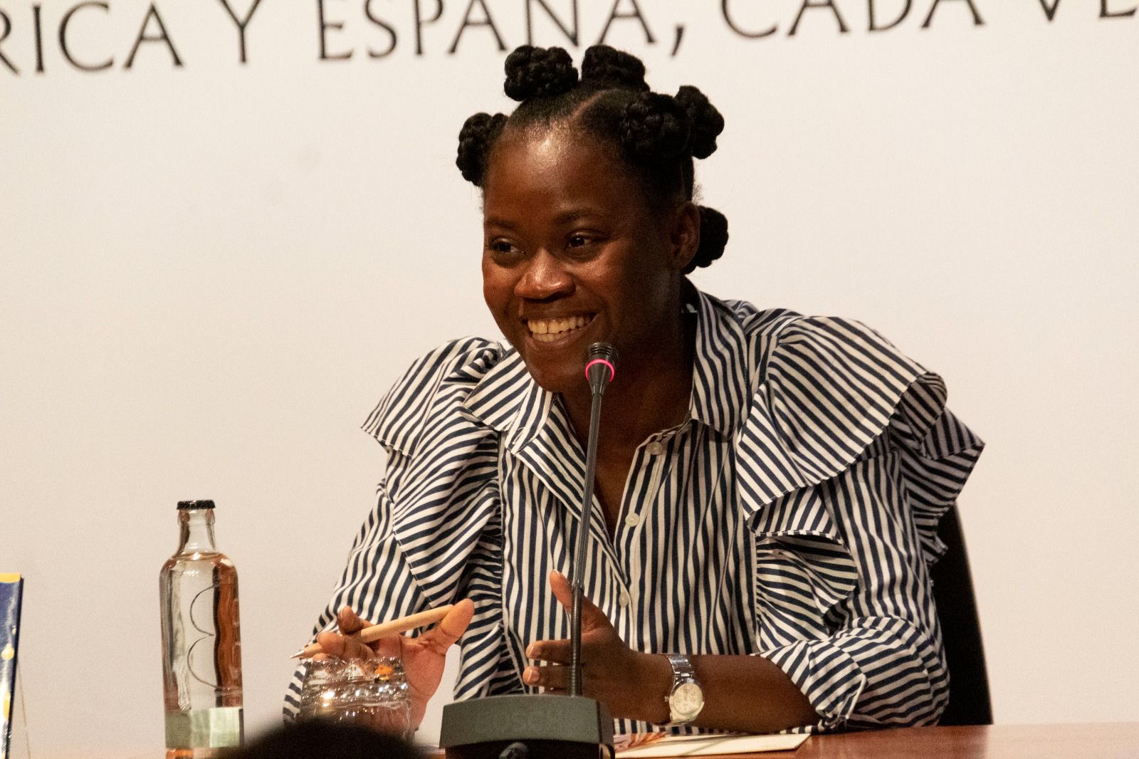 Spain: Mentiras Verdaderas - Leonora Angono Makes Literary Debut