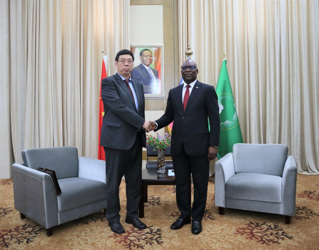 Cementing Ties: Chinese Ambassador Wang Wengang Presents Credentials in Equatorial Guinea within 72 Hours