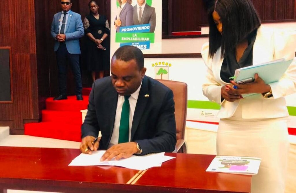 Equatorial Guinea: BANGE Welcomes 15 Young Professionals from the "Impulso Profesional" Program